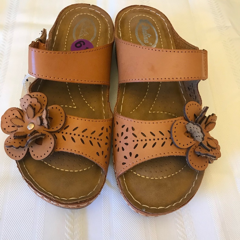 Italina new Brown Leather Floral Sandals Sz 6.5 - Picture 2 of 5